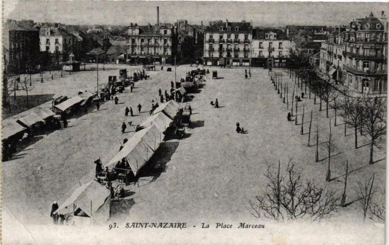 Carte postale ancienne Saint-Nazaire - La Place Marceau à Saint-Nazaire