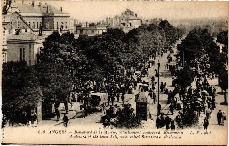 Carte postale ancienne Angers-Boulevard de la Mairie actuellement boulevard Bessonneau à Angers
