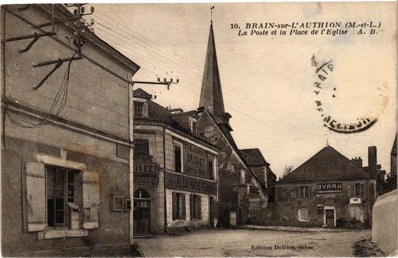 Carte postale ancienne Brain sur l'Authion-La Poste et la Place de l'Eglise