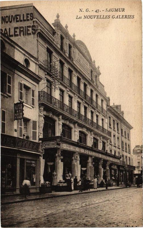 Carte postale ancienne Saumur - Les Nouvelles Galeries à Saumur