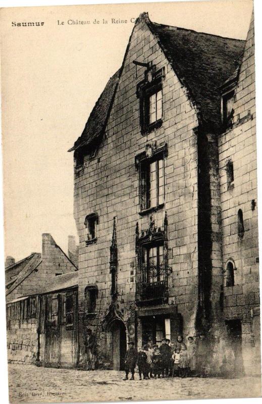 Carte postale ancienne Saumur-Le Chateau de la Reine Cecile à Saumur