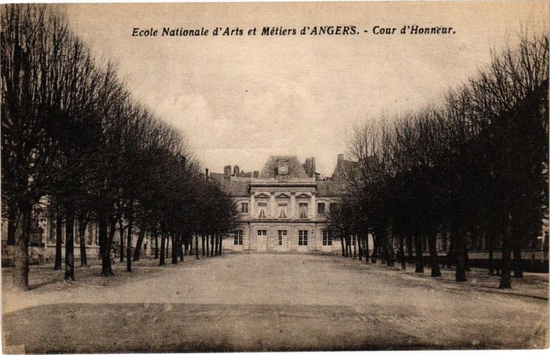 Carte postale ancienne Ecole Nationale d'Arts et Metiers d'Angers - Cour d'Honneur à Angers