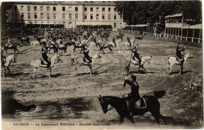 Carte postale ancienne Saumur - Le Carrousel Militaire - Double individuel à Saumur