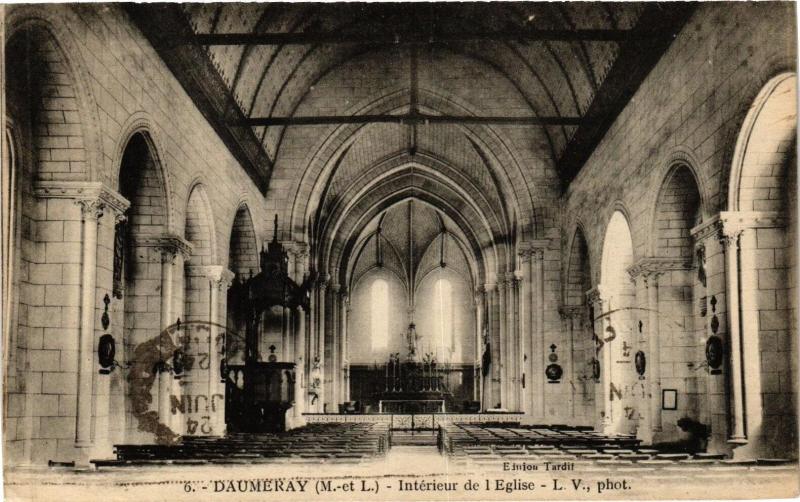 Carte postale ancienne Daumeray - Interieur de l Eglise