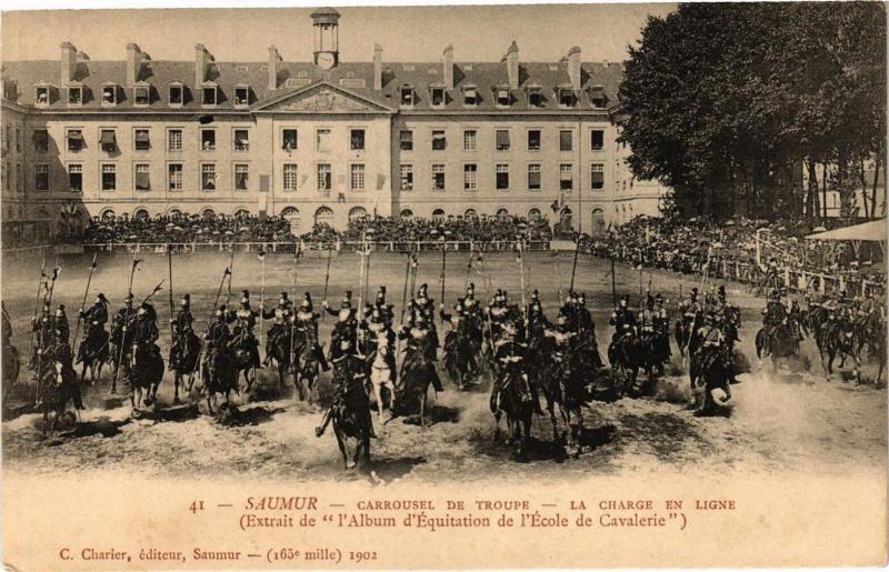 Carte postale ancienne Saumur - Carrousel de Troupe - La Charge en Ligne (Extrait de à Saumur
