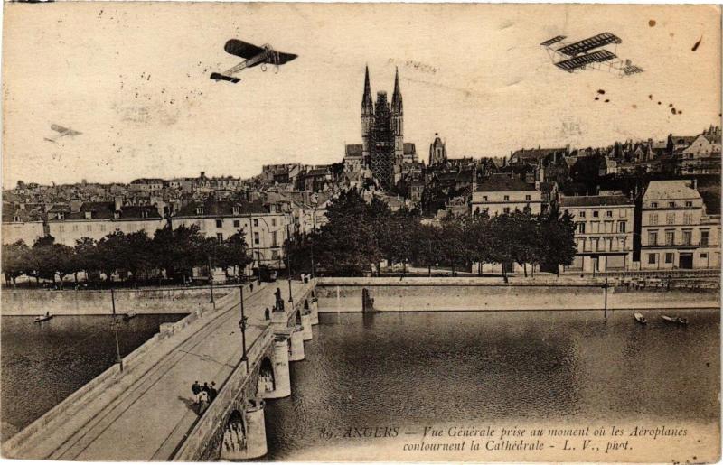 Carte postale ancienne Angers-Vue générale prise au moment ou les Aeroplaness à Angers
