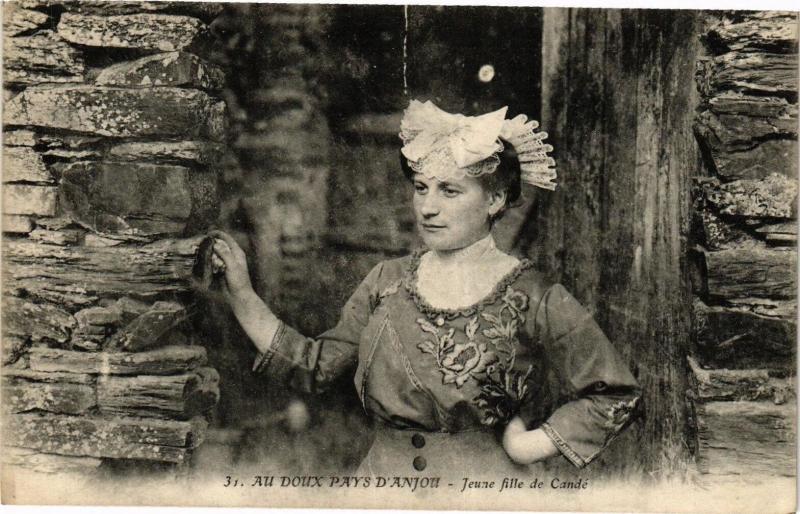 Carte postale ancienne Au Doux Pays d'Anjou-Jeune fille de Cande(189594)