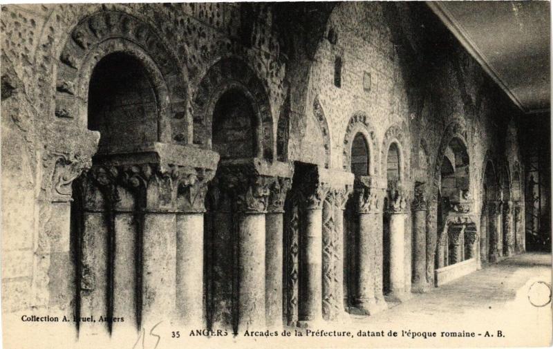 Carte postale ancienne Angers - Arcades de la Prefecture datant de l'epoque romaine à Angers