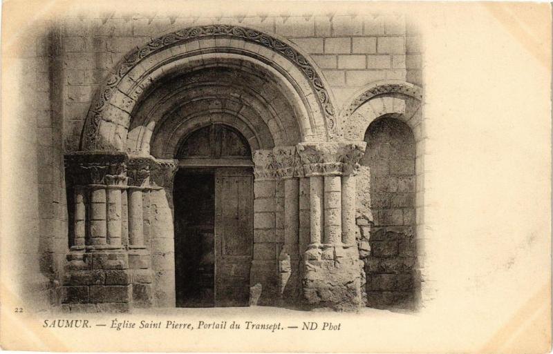 Carte postale ancienne Saumur - Eglise Saint-Pierre Portail du Transept à Saumur