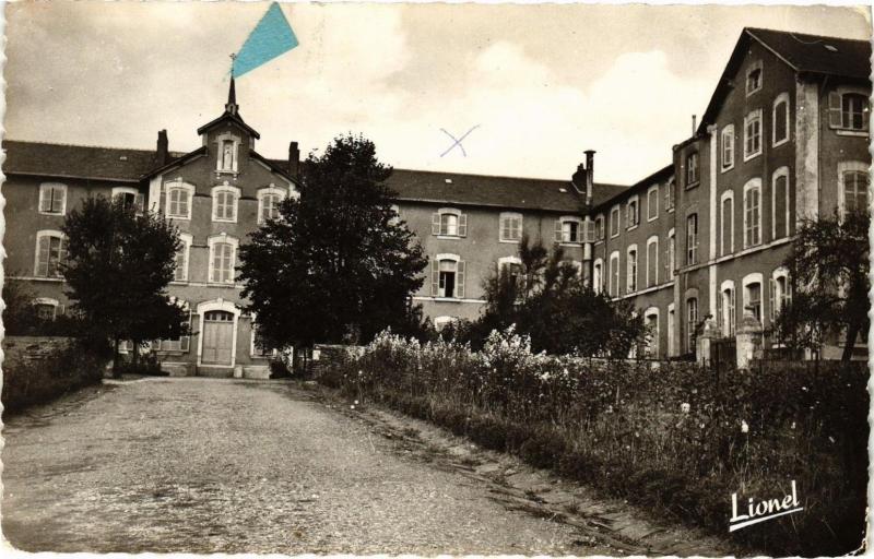 Carte postale ancienne Petites Sceurs des Pauvres Maison d'Angers (Maine et Loire) Cour.. à Angers