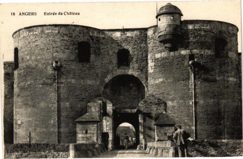 Carte postale ancienne Angers - Entrée du Chateau à Angers