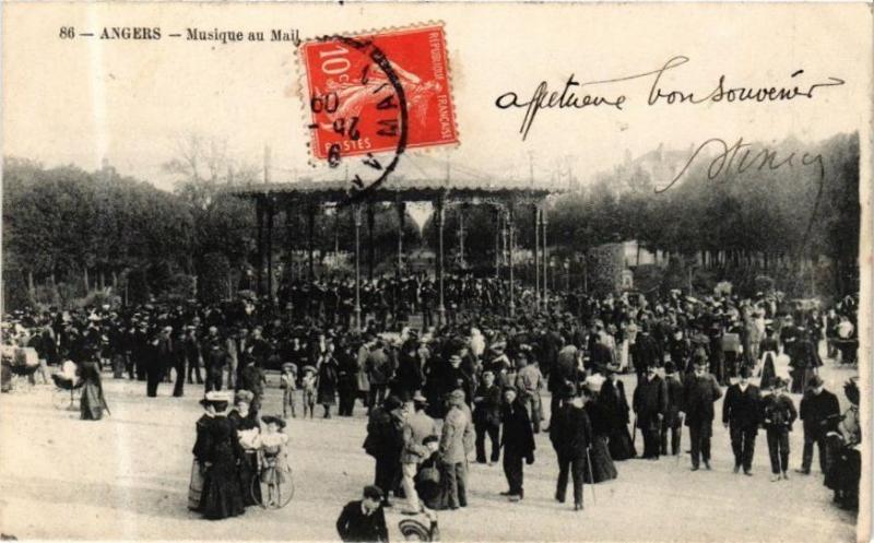 Carte postale ancienne Angers - Musique au Mail à Angers