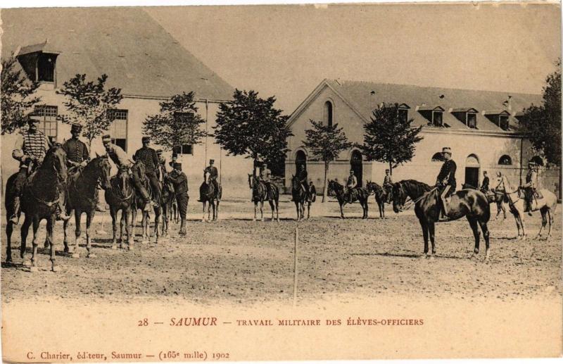 Carte postale ancienne Saumur - Travail Militaire des Eleves-Officiers à Saumur
