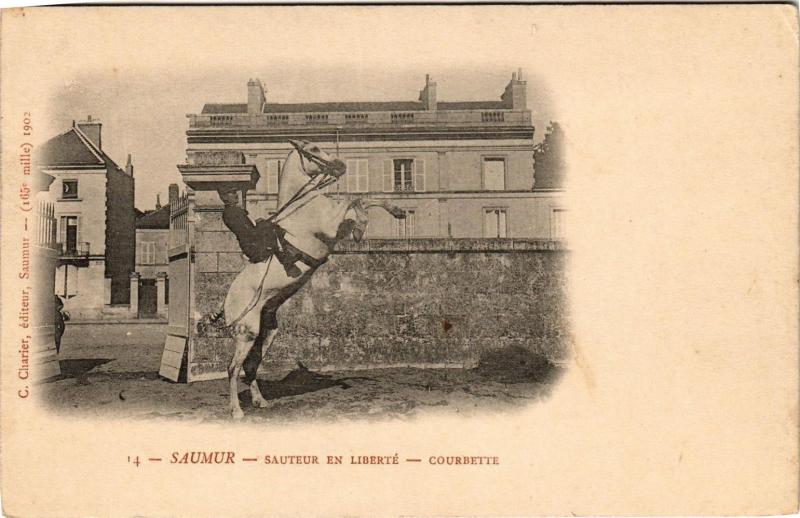 Carte postale ancienne Saumur - Sauteur en liberte - Courbette à Saumur