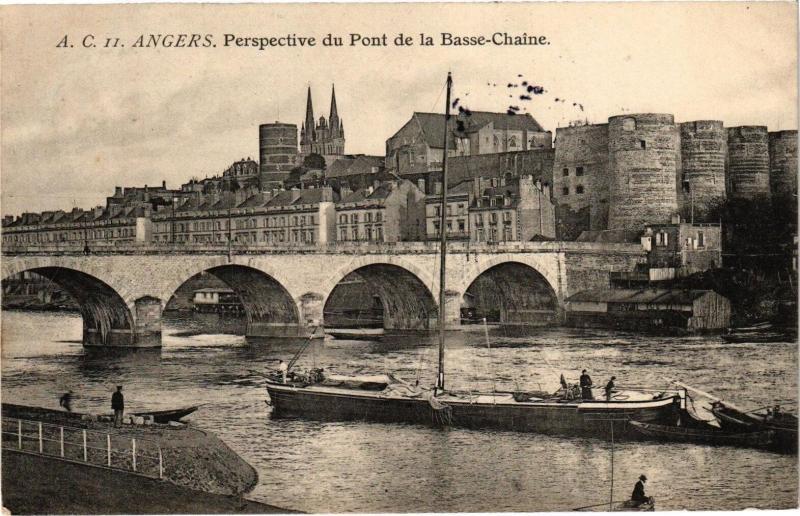 Carte postale ancienne Angers-Perspective du Pont de la Basse Chaine à Angers