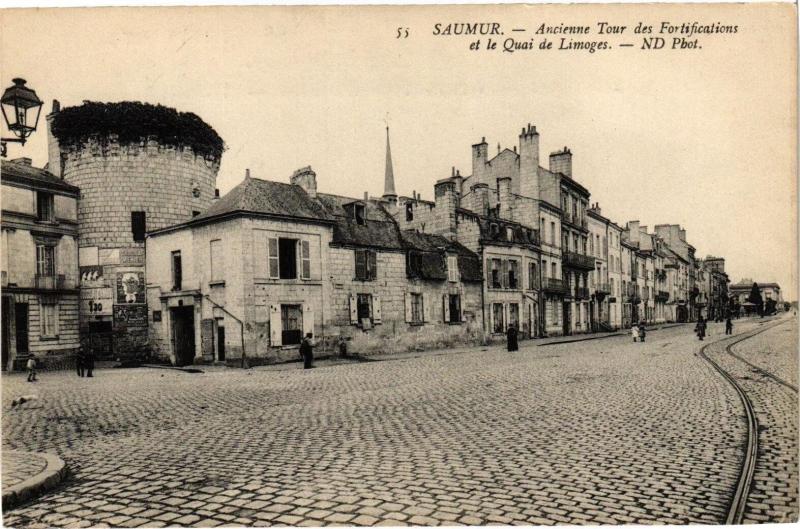 Carte postale ancienne Saumur - Ancienne Tour des Fortifications et le Quai de Limoges à Saumur