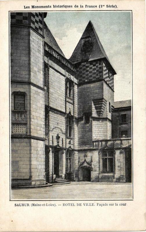 Carte postale ancienne Saumur (Maine-et-Loire) - Hotel de Ville - Facade sur la cour à Saumur