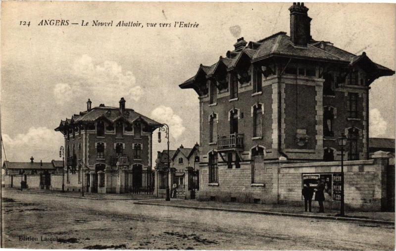 Carte postale ancienne Angers-Le Nouvel Abattoir vue Vers l'Entrée à Angers