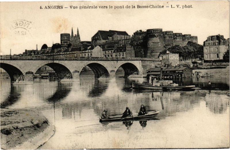 Carte postale ancienne Angers-Vue générale Vers le pont de la Basse Chaine à Angers