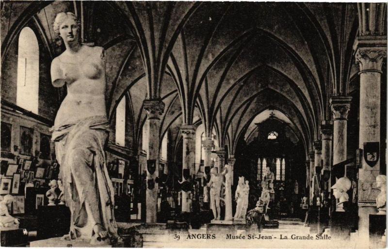 Carte postale ancienne Angers - Musée Saint-Jean - La Grande Salle à Angers