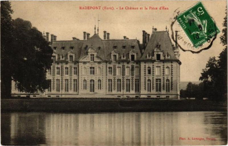 Carte postale ancienne Radepont - Le Chateau et la Piéce d'Eau à Radepont