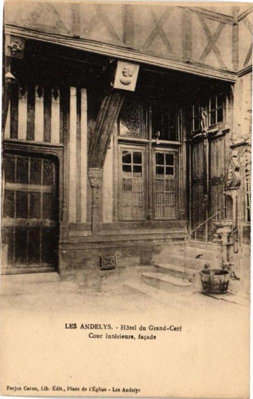Carte postale ancienne Les Andelys - Hotel du grand Cerf - Cour intérieure facade aux Andelys