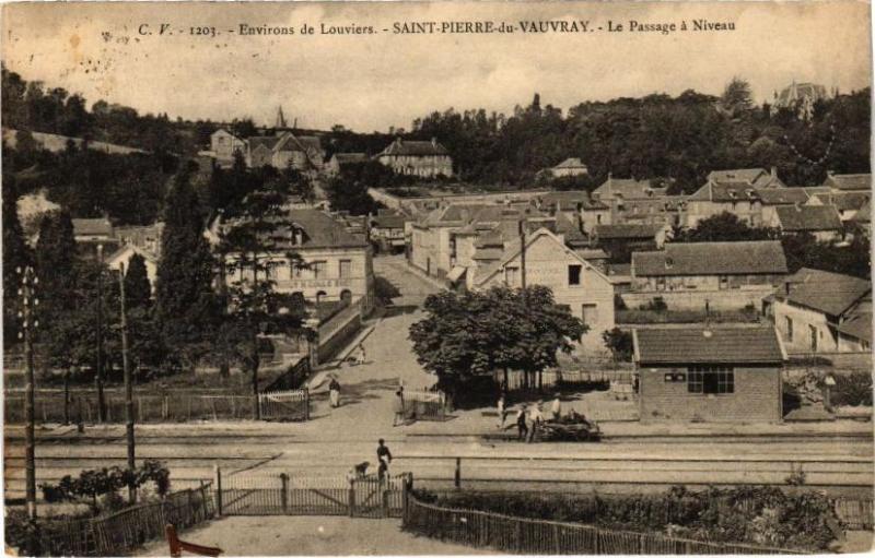 Carte postale ancienne Environs de Louviers Saint-Pierre-du-Vauvray - Le Passage a Niveau à Louviers