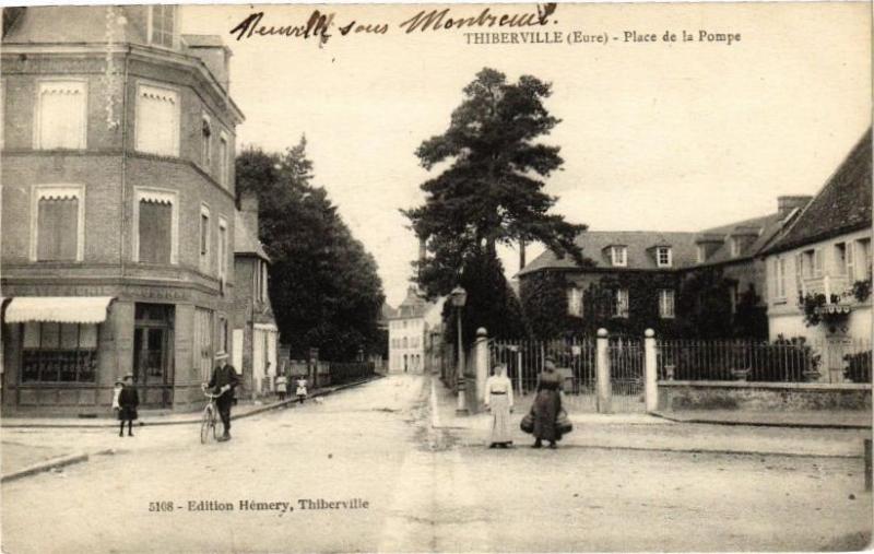 Carte postale ancienne Thiberville - Place de la Pompe à Thiberville