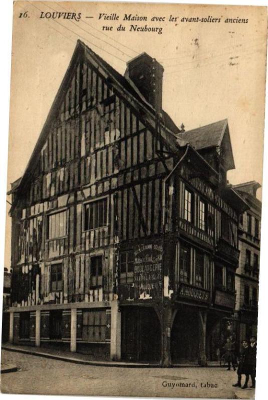 Carte postale ancienne Louviers - Vieille Maison avec les avant-soliers anciens rue du... à Louviers