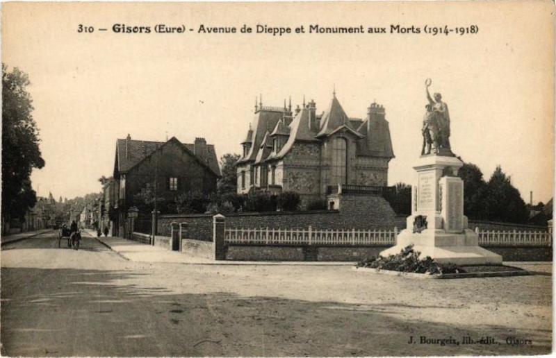 Carte postale ancienne Gisors - Avenue de Dieppe et Monument aux Morts (1914-1918) à Gisors