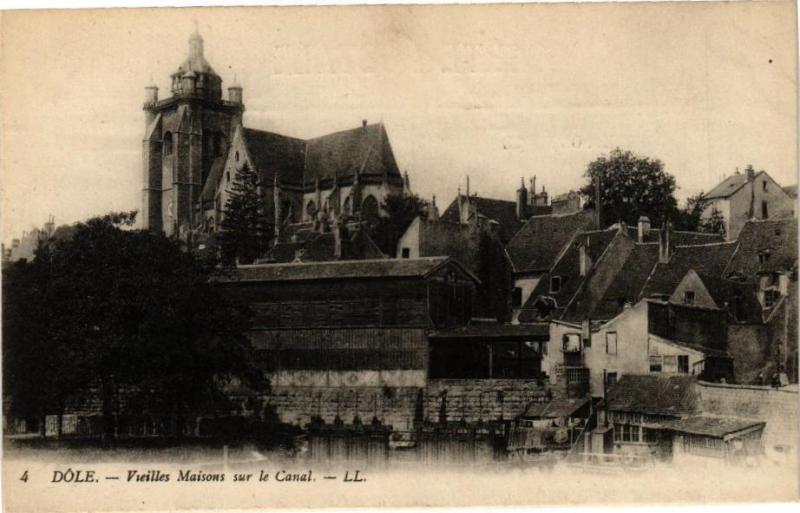 Carte postale ancienne Dole-Vieilles Maisons sur le Canal