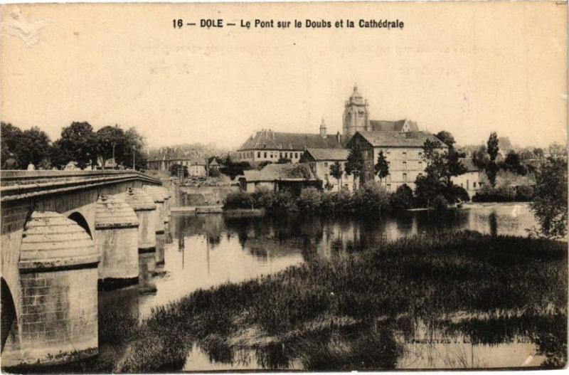 Carte postale ancienne Dole-Le Pont sur le Doubs et la Cathédrale