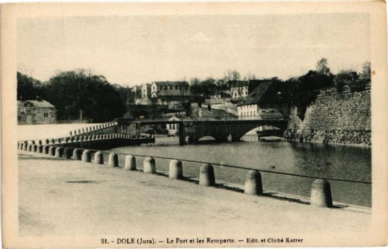 Carte postale ancienne Dole -Le Port et les Remparts