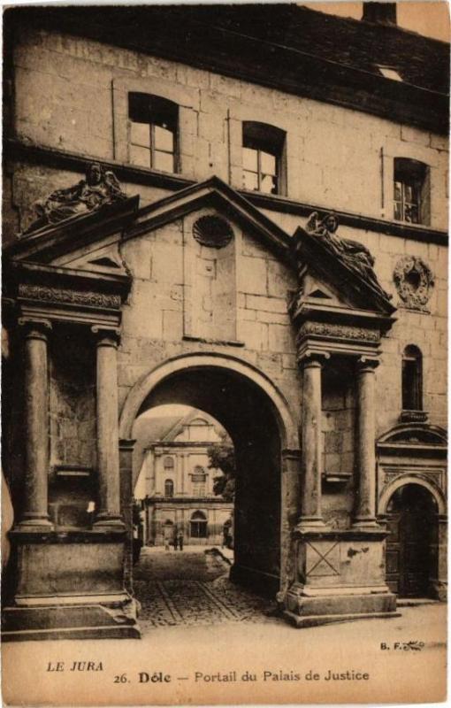 Carte postale ancienne Dole-Portail du Palais de Justice