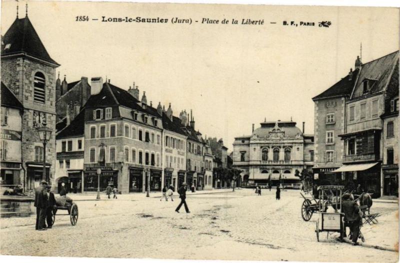 Carte postale ancienne Lons-le-Saunier - Place de la Liberte à Lons-le-Saunier