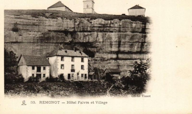 Carte postale ancienne Remonot - Hotel Faivre et Village