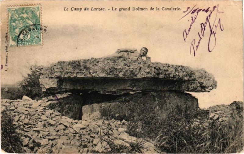 Carte postale ancienne Le Camp du Larzac-Le grand Dolmen de la Cavalerie