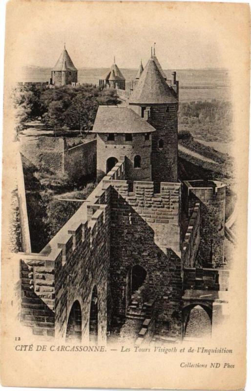 Carte postale ancienne Cité de Carcassonne-Les Tours Visigoth et de l'Inquisition à Carcassonne