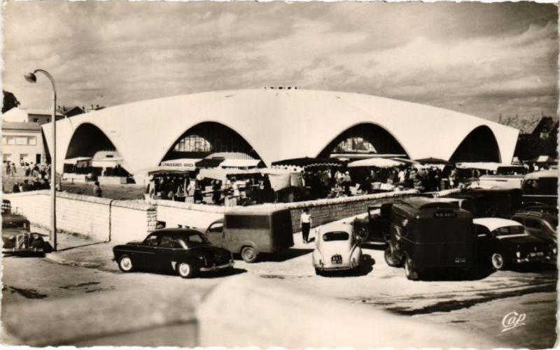 Carte postale ancienne Royan - Le Marché Couvert à Royan
