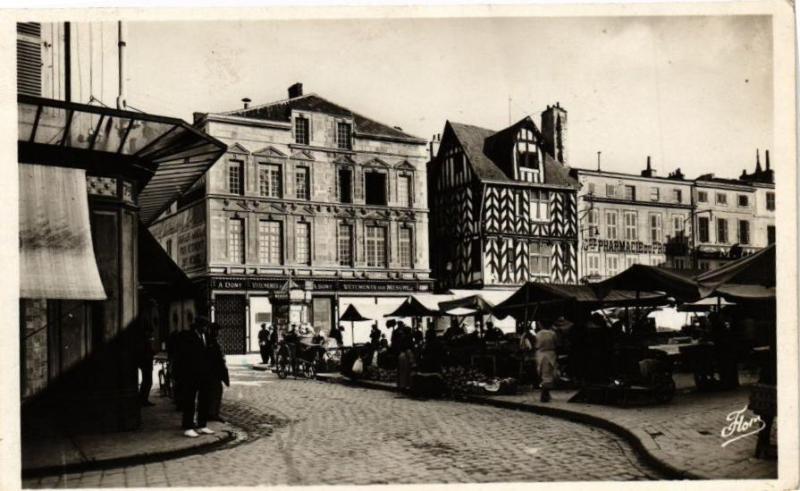 Carte postale ancienne La Rochelle - Place du Marché à La Rochelle