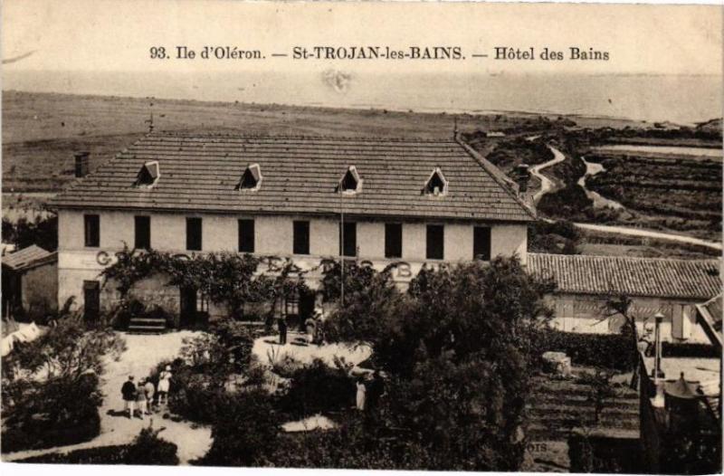 Carte postale ancienne Ile d'Oleron - Saint-Trojan-les-Bains - Hotel des Bains à Saint-Trojan-les-Bains