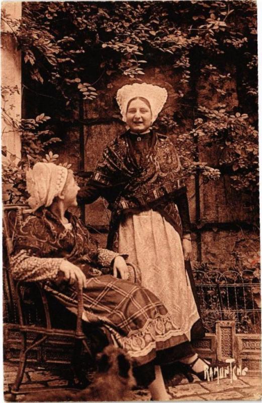 Carte postale ancienne Costumes et Coiffes de l'Aunis et Santonge