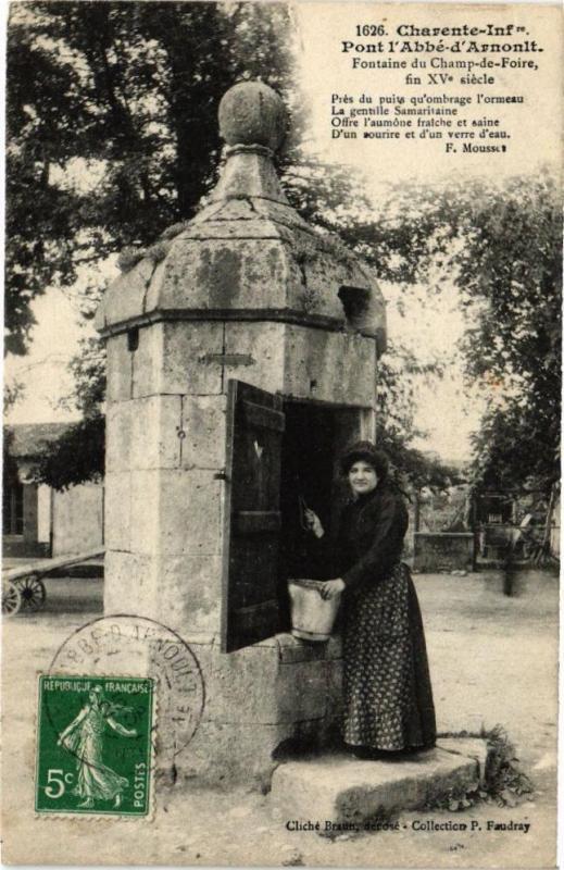 Carte postale ancienne Pont l'Abbé-d'Arnoit - Fontaine du Champ-le-Foire Xv