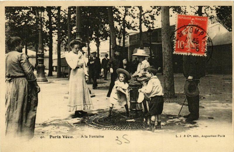 Carte postale ancienne Paris Vecu. A la Fontaine