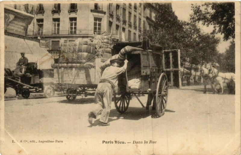 Carte postale ancienne Paris Vecu. Dans la rue