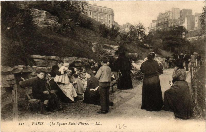 Carte postale ancienne Le Square Saint-Pierre à Paris 18e