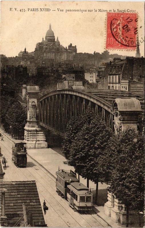 Carte postale ancienne Vue panoramique sur le Métro et le Sacré-Coeur à Paris 10e