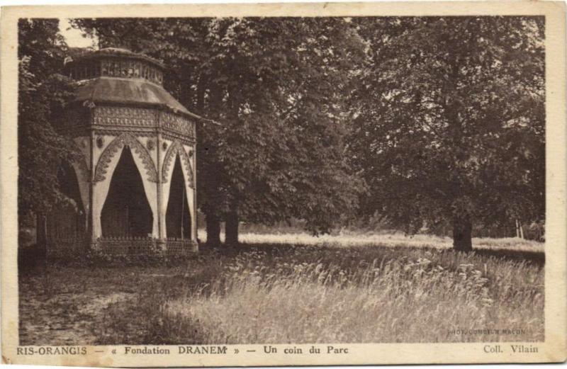 Carte postale ancienne Ris Orangis-Un coin du Parc à Ris-Orangis