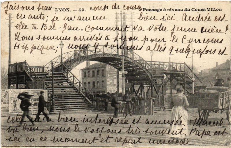 Carte postale ancienne Lyon - Passage a niveau du Cours Vitton à Lyon