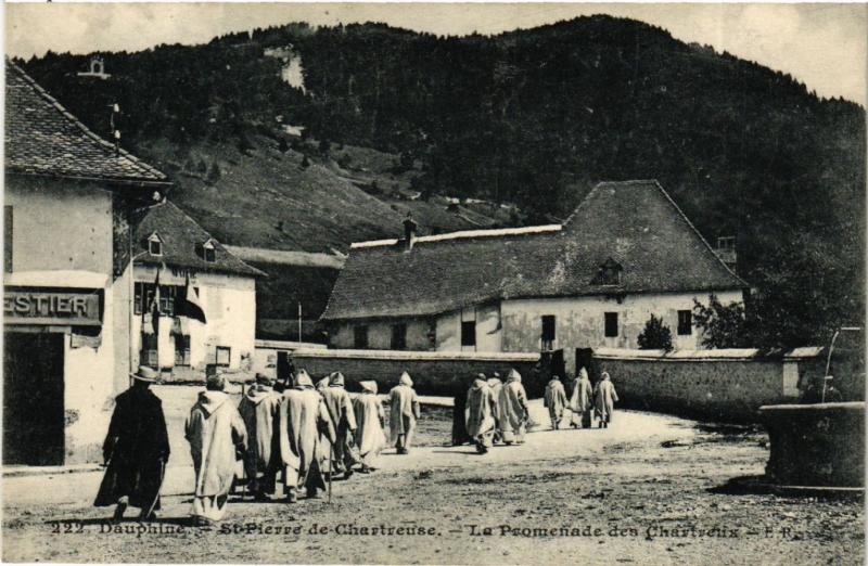 Carte postale ancienne Saint-Pierre-de-Chartreuse - La Promenade des Chartreux à Saint-Pierre-de-Chartreuse